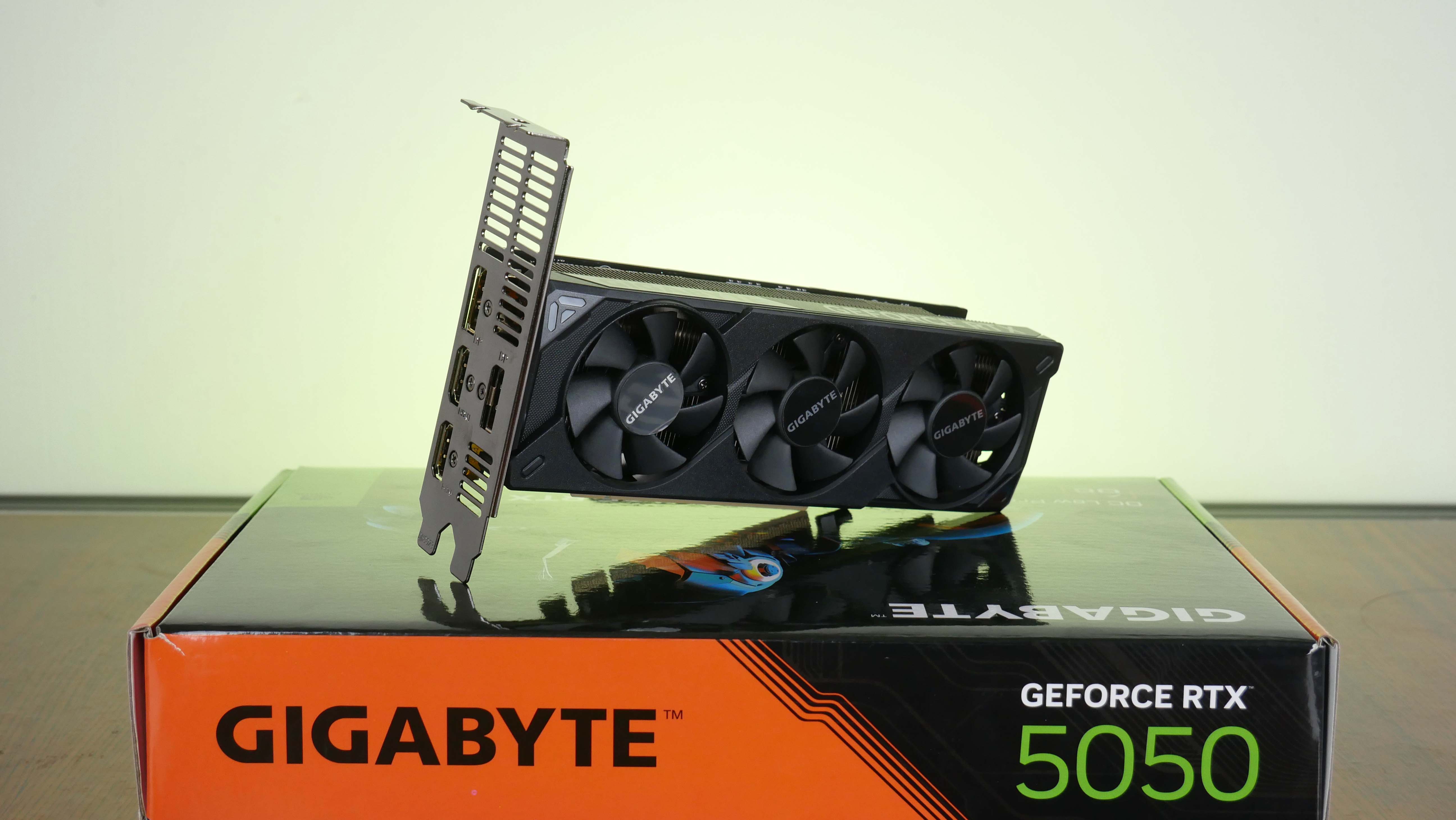 GeForce RTX 5050 OC Low Profile 8G ロープロ Review: Gigabyte GeForce RTX 5050 OC Low Profile 8G Graphics Card